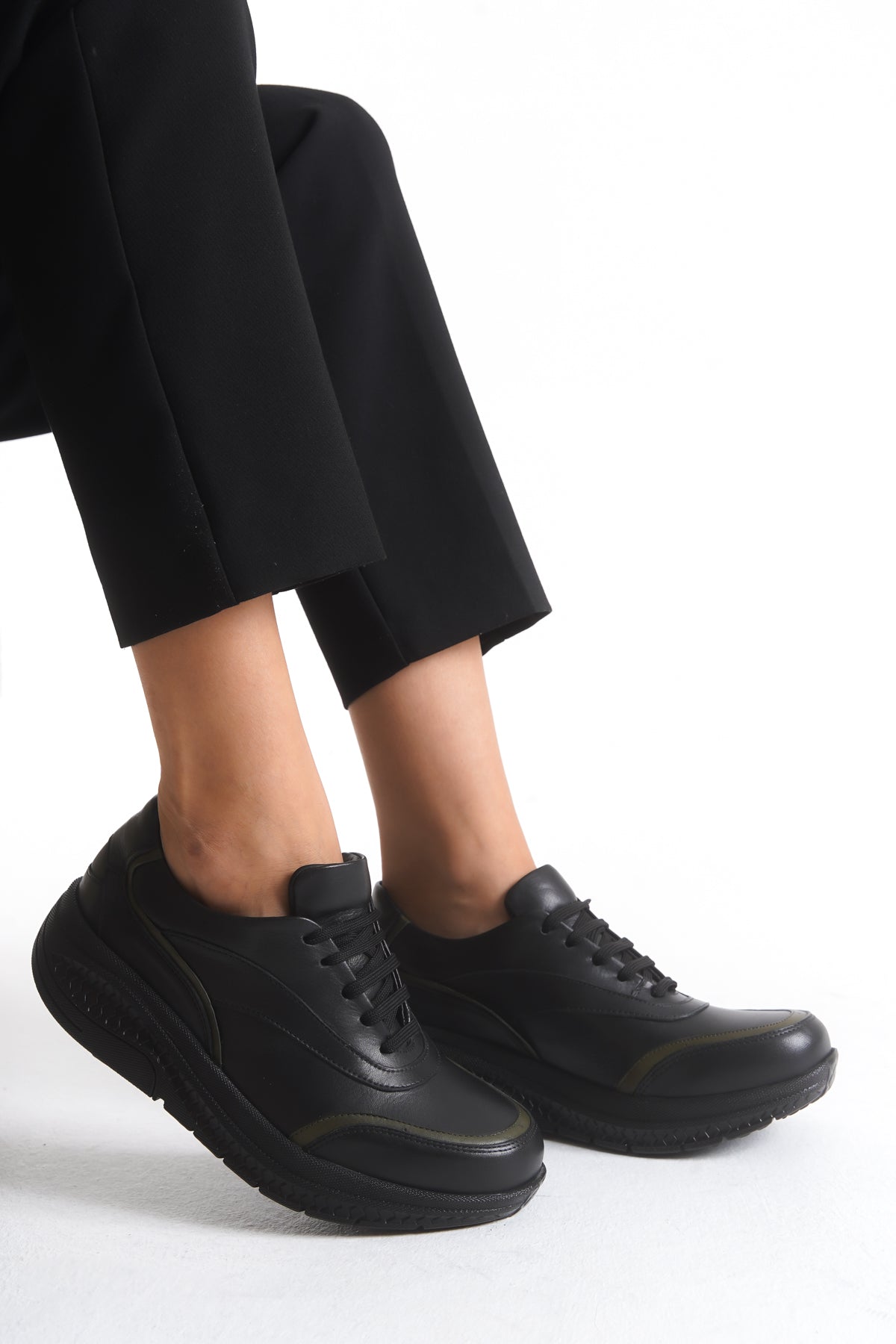 Kadın Varis Ayakkabısı – Kalın Taban Comfort Sneaker Model 106030 | Handarte × Dr. Mery