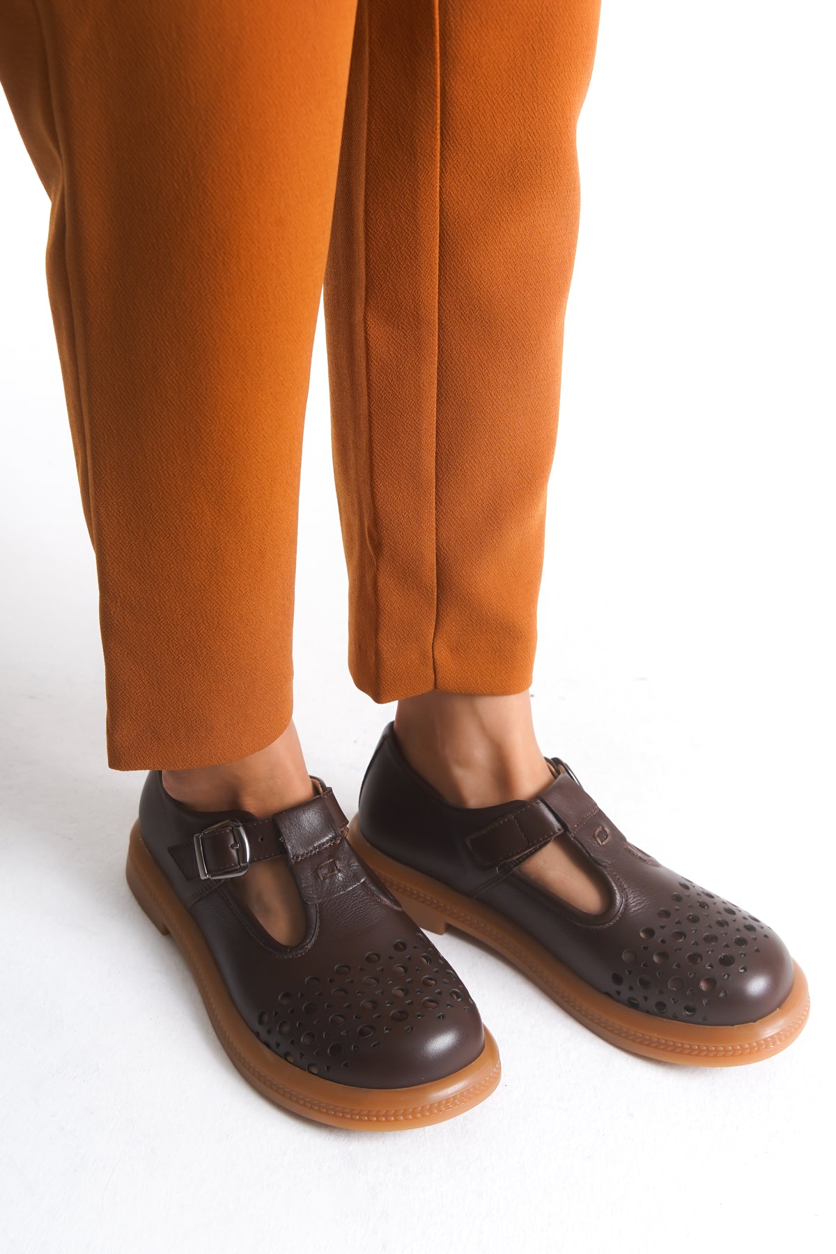 Kadın Diyabet Ayakkabısı – Tokalı Delikli Mary Jane D105120 | Handarte × Dr. Mery