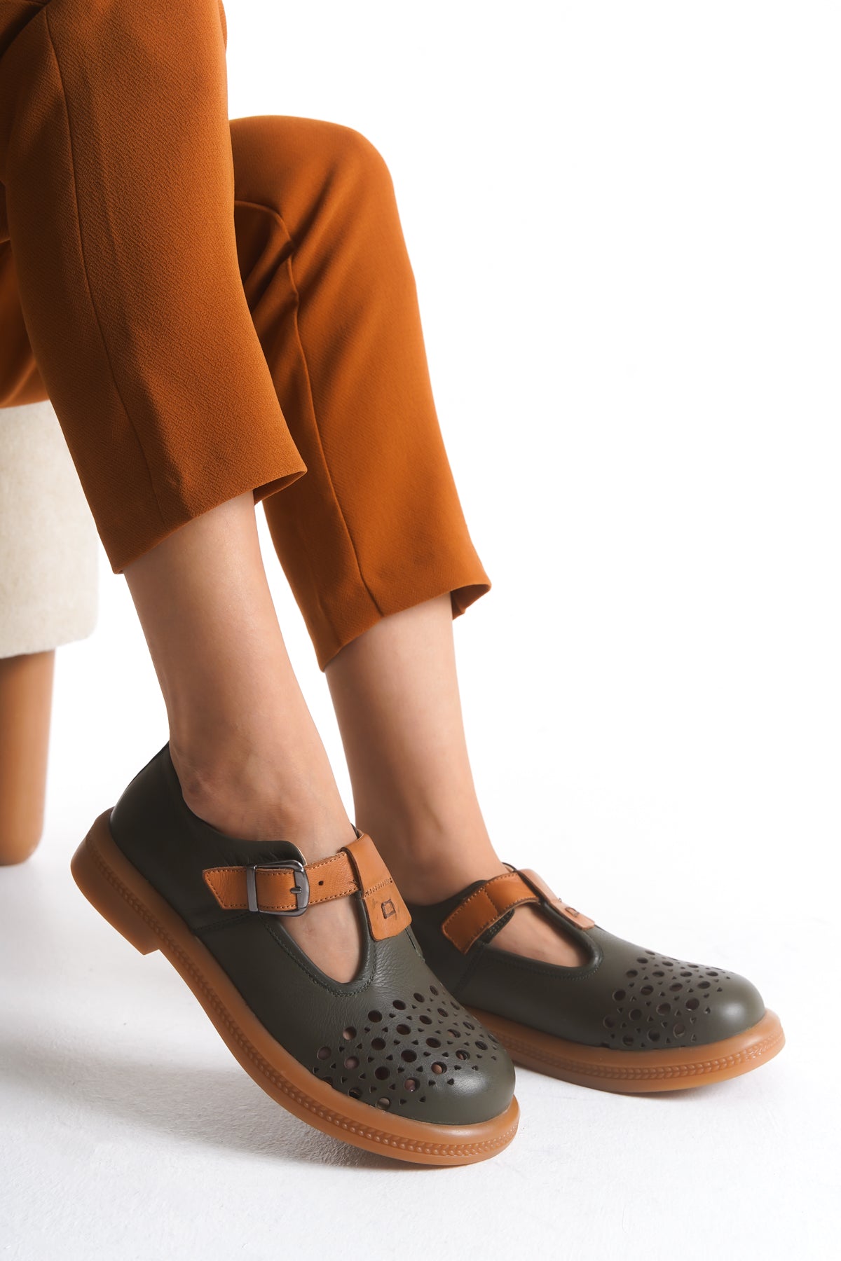 Kadın Diyabet Ayakkabısı – Tokalı Delikli Mary Jane D105120 | Handarte × Dr. Mery